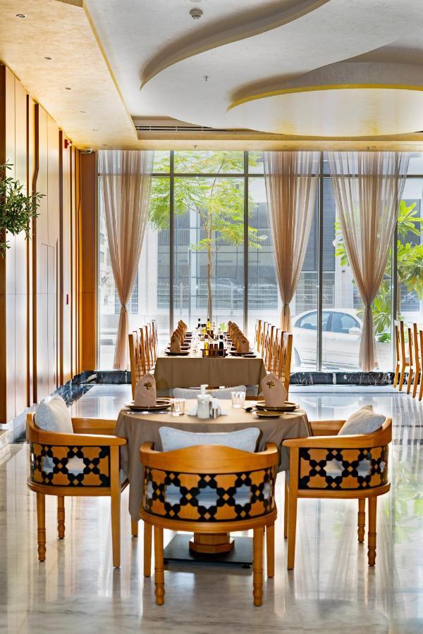 Luxe Grand Hotel Apartments Sharjah Eksteriør bilde The restaurant