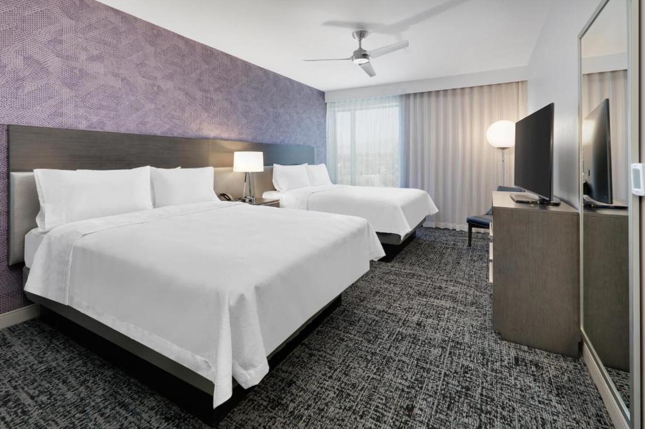 Luxe Grand Hotel Apartments Sharjah Eksteriør bilde A guest room at the Hilton Garden Inn in San Francisco