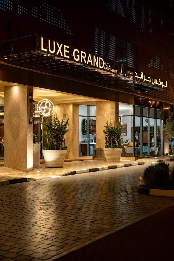 Luxe Grand Hotel Apartments Sharjah Eksteriør bilde The hotel's entrance