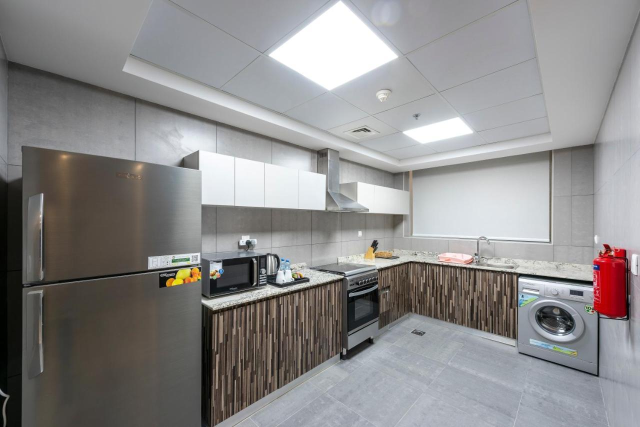 Luxe Grand Hotel Apartments Sharjah Eksteriør bilde A typical kitchen in a residential hall