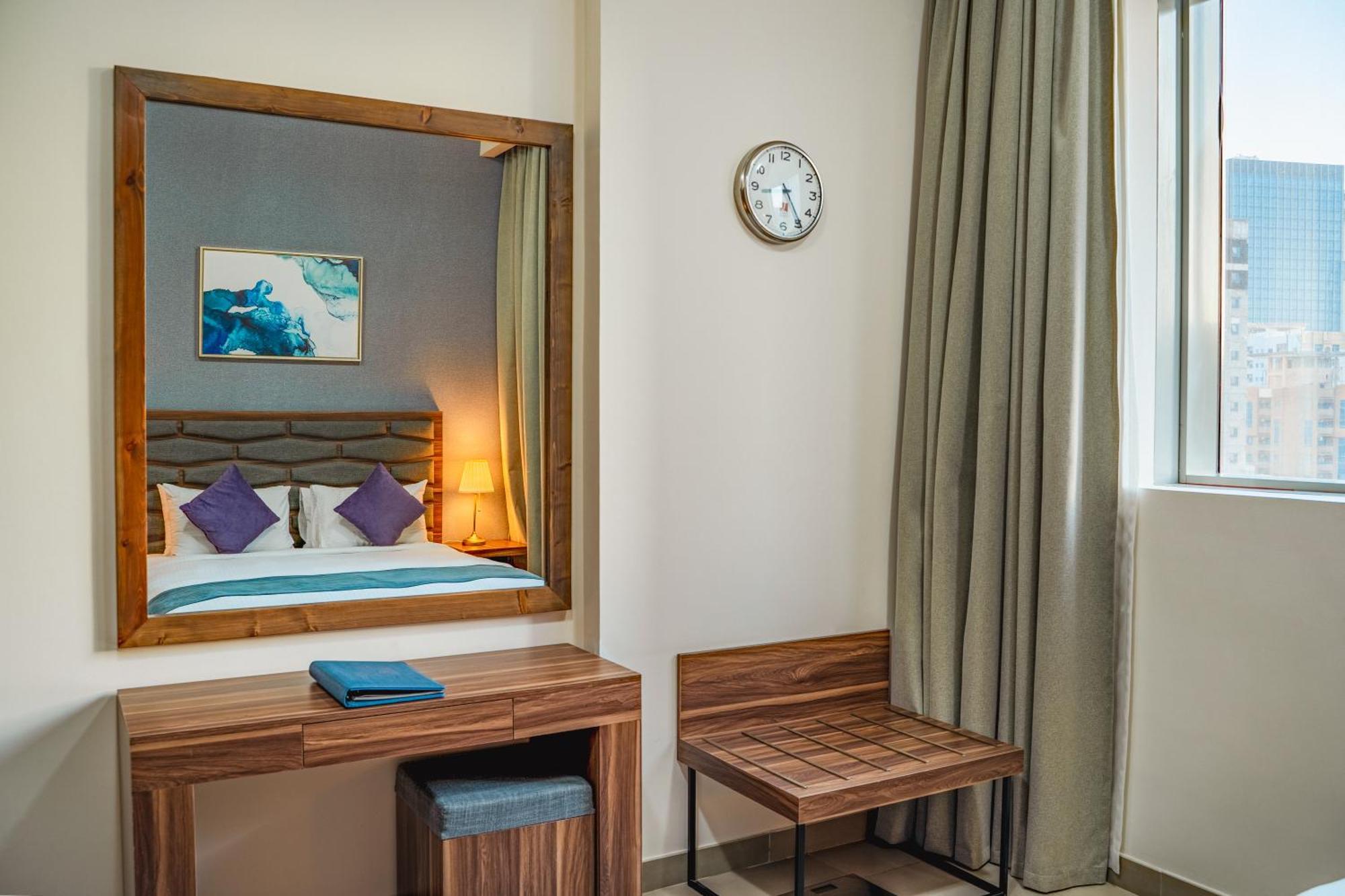 Luxe Grand Hotel Apartments Sharjah Rom bilde A bedroom at the hotel
